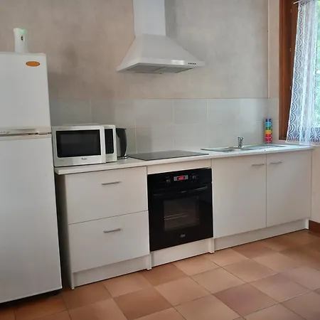Maupas Apartment