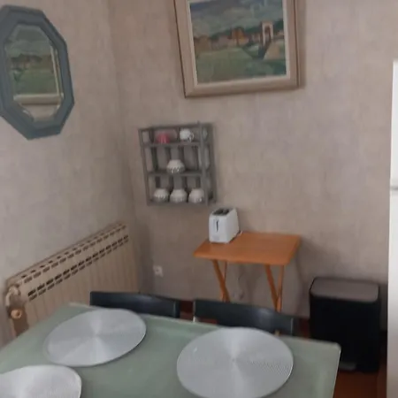 Maupas Apartment