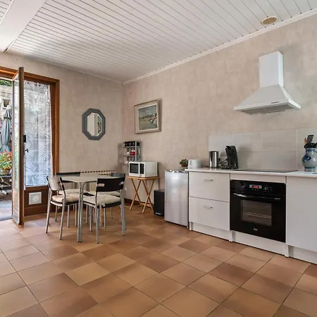 Maupas Apartament *